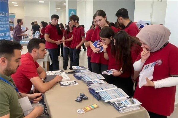 Etkinlikte yerini alan Erzincan Binali Yıldırım Üniversitesi (EBYÜ), açtığı stantla