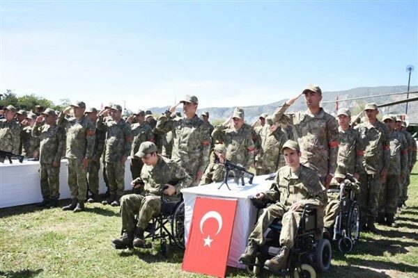Erzincan Valisi Hamza Aydoğdu, 3. Ordu Komutanı Korgeneral Veli Tarakçı,
