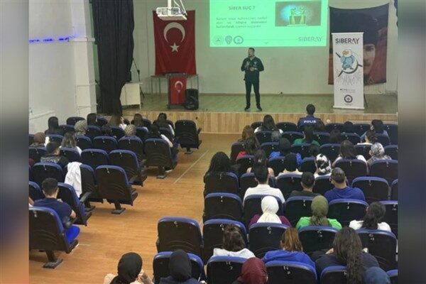 Erzincan İl Emniyet Müdürlüğü Siber Suçlarla Mücadele Şube Müdürlüğü personelinin