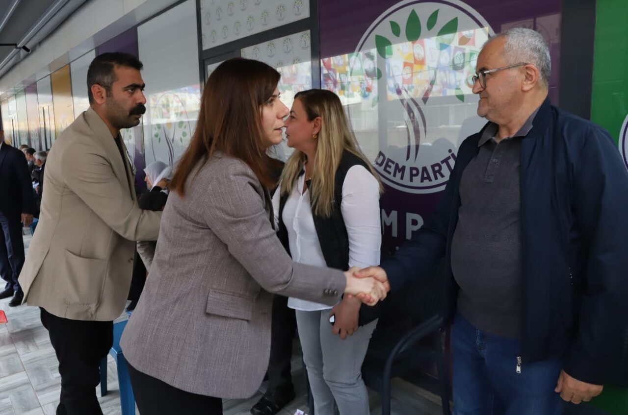 DEM Parti Diyarbakır İl Örgütü'nde Sırrı Süreyya Önder için taziye