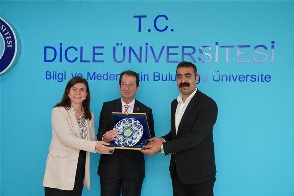 Dicle Üniversitesi Rektörü Prof. Dr. Kamuran Eronat, Diyarbakır Büyükşehir Belediyesi