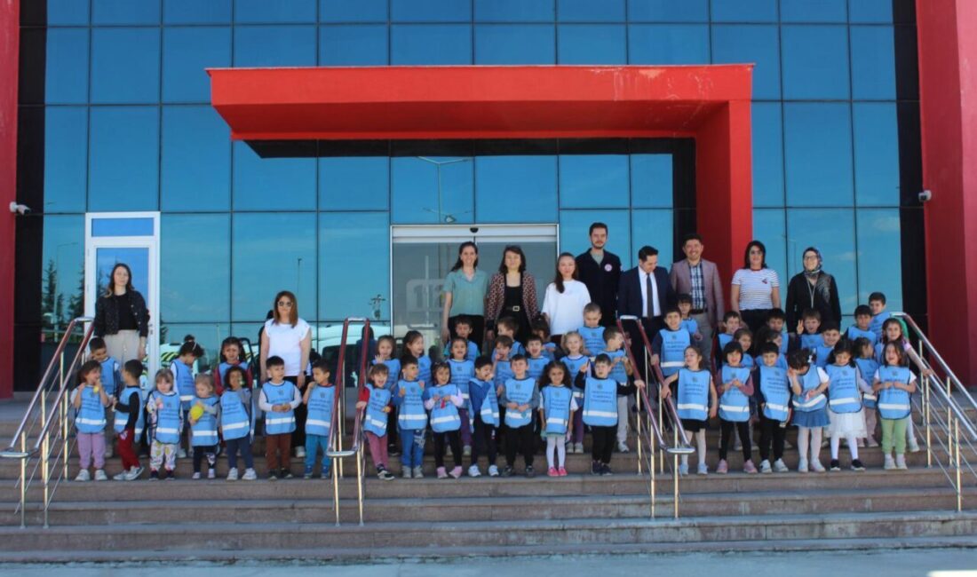 Büyükşehir Belediyesi'ne bağlı Es Çocuk Evi'ndeki minikler, 112 Acil Çağrı