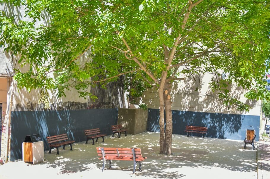 Nefes Bahçesi’nin üçüncü uygulama noktası olan Fatih Mahallesi 881. Sokak’taki