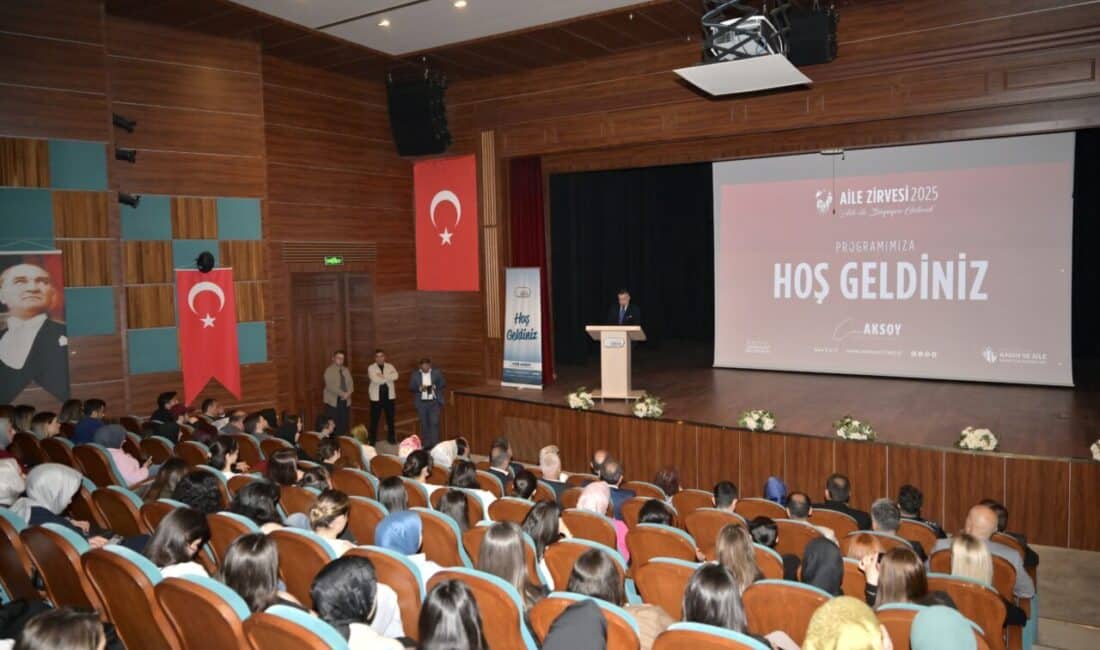 Esenyurt'ta düzenlenen zirvede Can Aksoy'un ev sahipliğiyle aile yapısının önemi