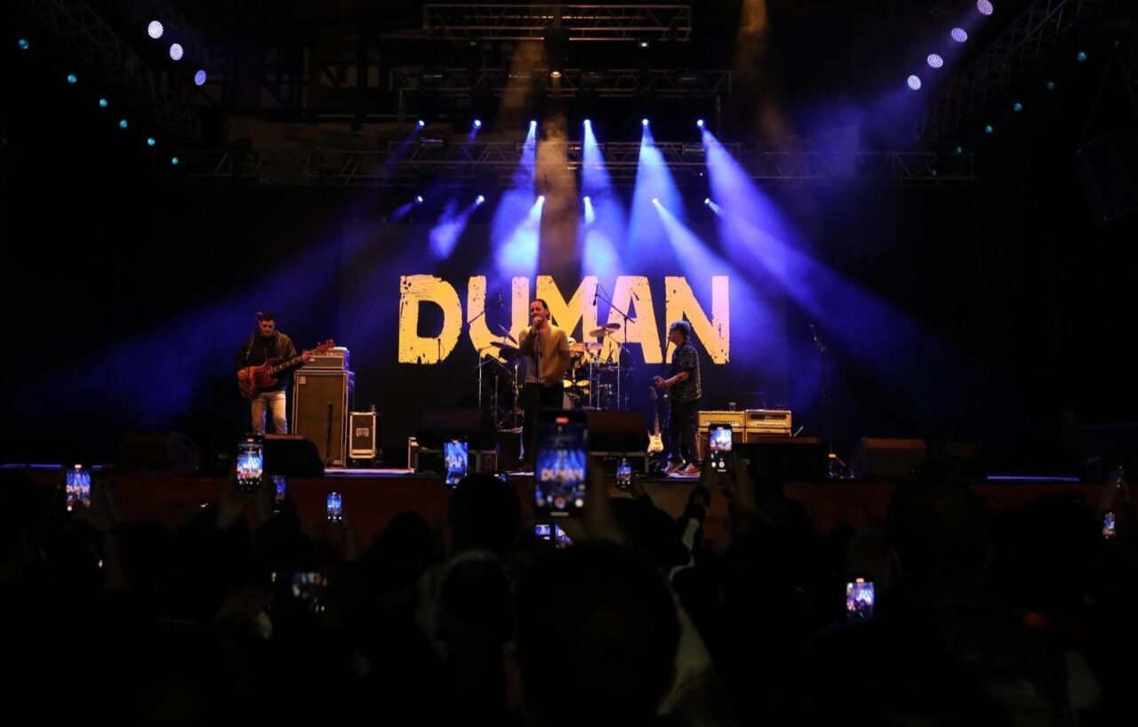 Etimesgut Belediyesi tarafından organize edilen Duman’ın sahne aldığı konser, büyük