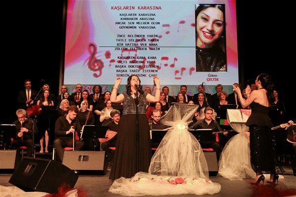 Bizim Türküler konseri, Korkut Ata Kongre ve Kültür Merkezi’nde sanatseverlerle