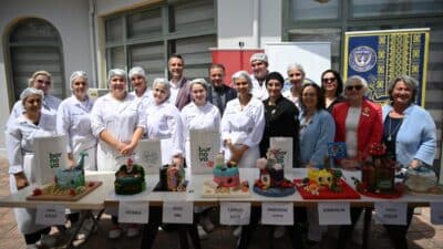 İzmir'de düzenlenen pasta yarışmasında birincilik "Okyanus" ve "Pasta Perileri" takımlarının