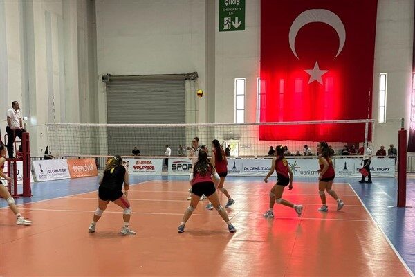 Fuar İzmir’in hollerinin dev bir spor kompleksine dönüştürüldüğü şampiyonada Küçük