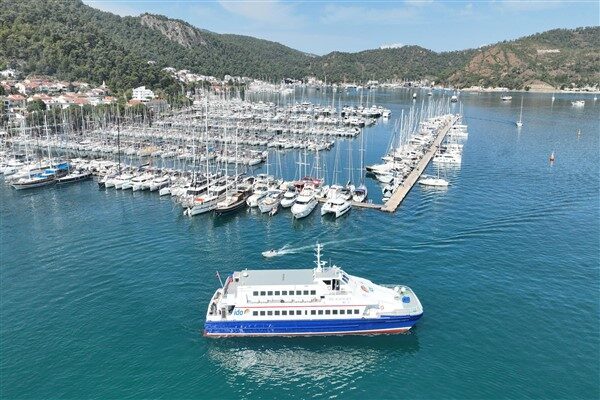 Fethiye-Rodos hattında 436 yolcu kapasiteli deniz otobüsüyle başlatılan seferlerle, deniz