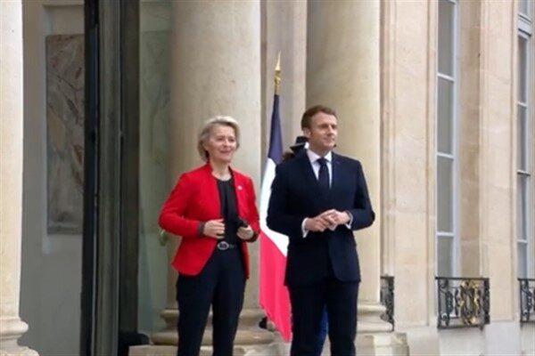 Fransa Cumhurbaşkanı Macron ve Avrupa Komisyonu Başkanı von der Leyen,