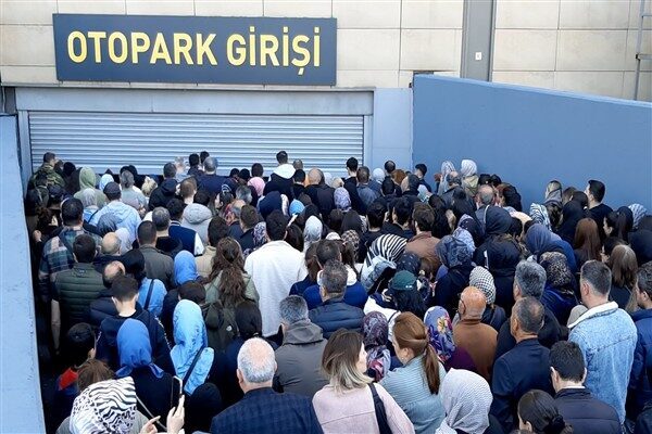 Garaj Günleri'nde yüzde 90'a varan indirimlerle markalar cazip fırsatlar sunarken,