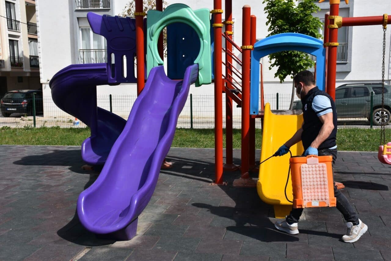 Gemlik Belediye Başkanı Şükrü Deviren, yaz boyunca sürdürülecek ilaçlama çalışmalarıyla