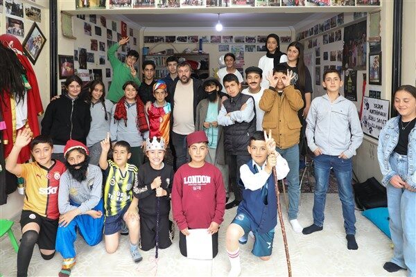 Bitlis Belediye Başkanı Nesrullah Tanğlay'ın destekleriyle yürütülen tiyatro çalışmaları Toplum