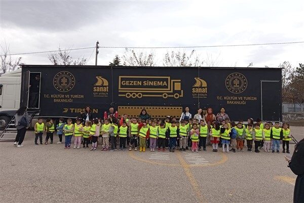 Kültür ve Turizm Bakanlığı, Gezen Sinema Projesi sayesinde Türkiye genelinde