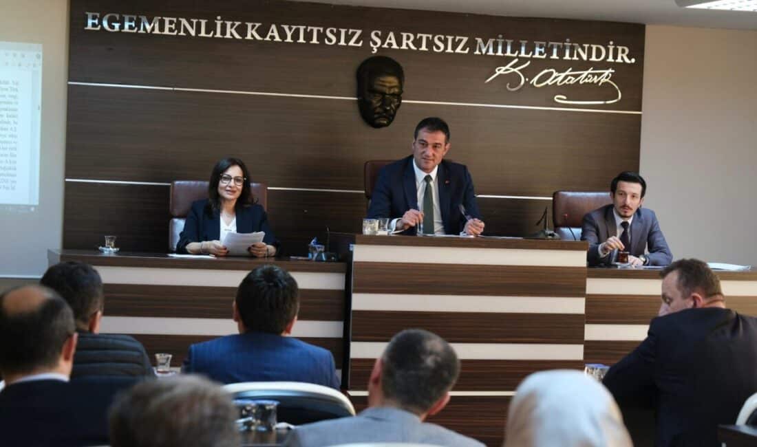 Belediye Başkanı Fuat Köse başkanlığındaki toplantıda gündem maddeleri görüşülüp komisyonlara