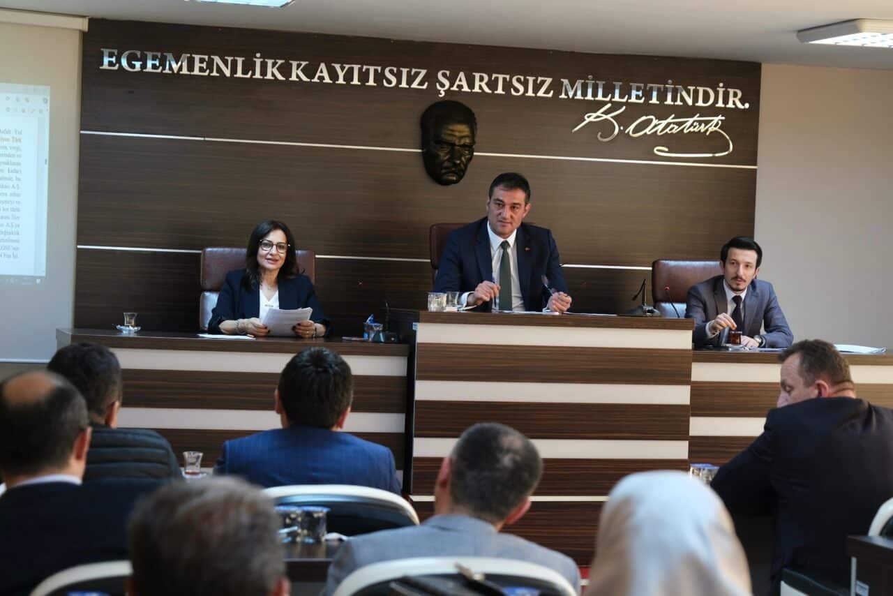 Belediye Başkanı Fuat Köse başkanlığındaki toplantıda gündem maddeleri görüşülüp komisyonlara