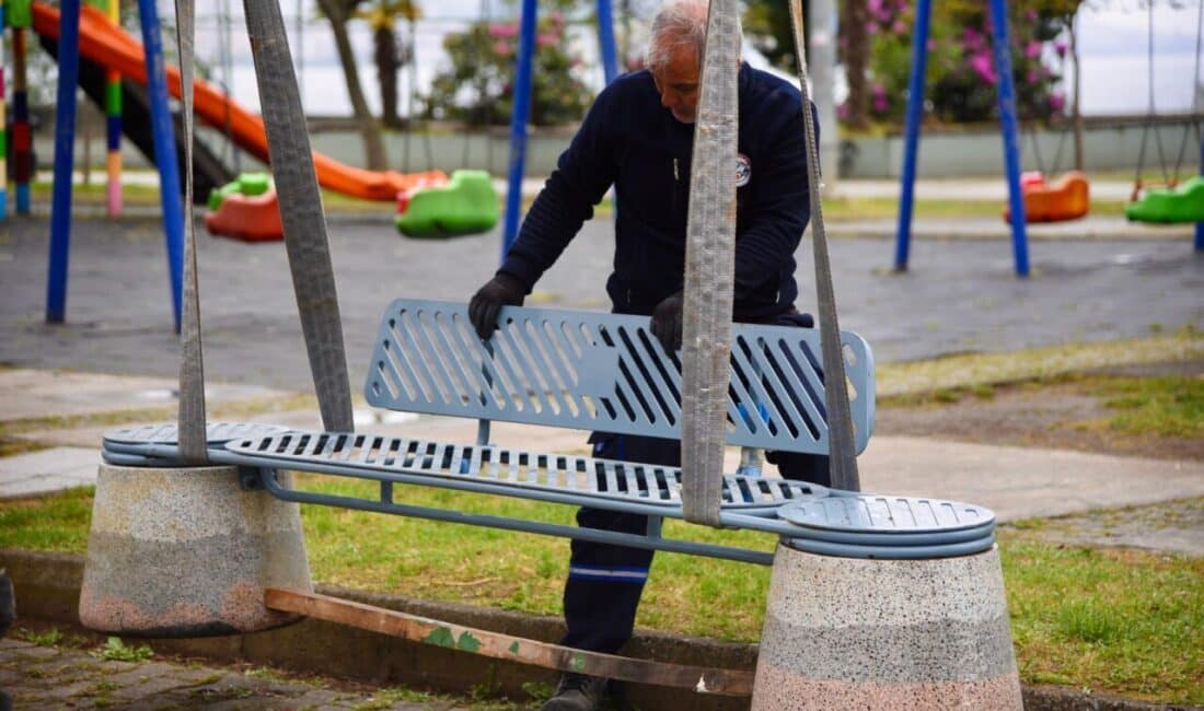 Belediye Park ve Bahçeler Müdürlüğü yetkilileri, sahil bandının hem yerli