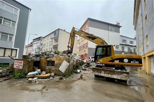 Son olarak, Kapu Mahallesi Cumhuriyet Ortaokulu arkasında bulunan metruk bina