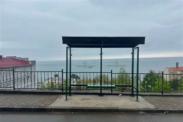 Belediye Zabıta Müdürlüğü, dodern dolmuş bekleme durakları monte ederek toplu