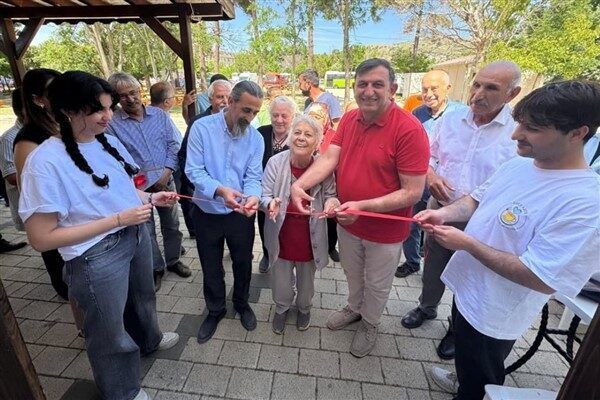 Gökçeada Belediyesi'nin, emeklilerin talepleri doğrultusunda hayata geçirdiği, Emek Kafe misafirlere