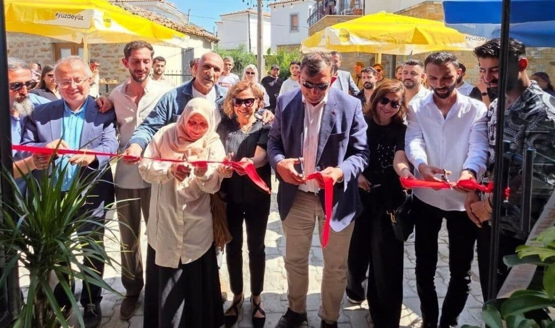 Gökçeada'da İmroz Zeus Pub adlı işletmenin açılış töreni düzenlendi. Gökçeada