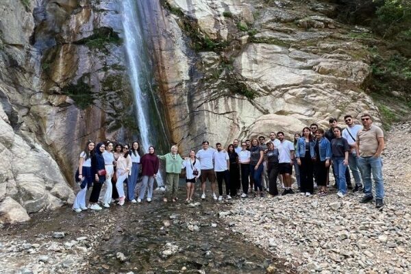 Gökçeada Uygulamalı Bilimler Yüksekokulu öğrencileri, Marmaros Şelalesi'nde teknik bir geziye