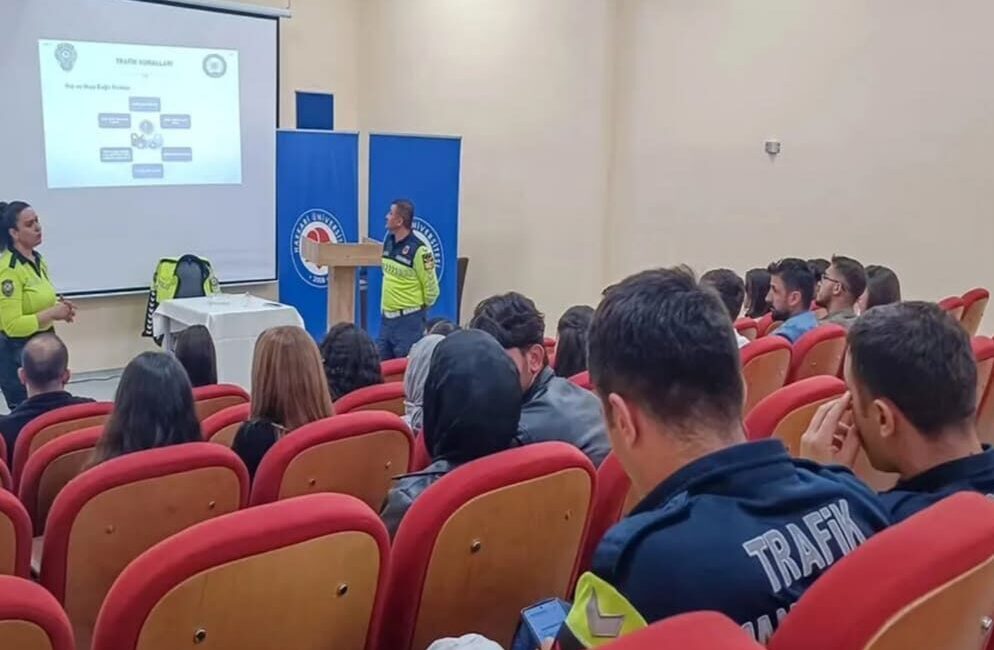Hakkâri İl Emniyet Müdürlüğü, trafik ekipleriyle öğrencilere trafik kuralları, güvenlik