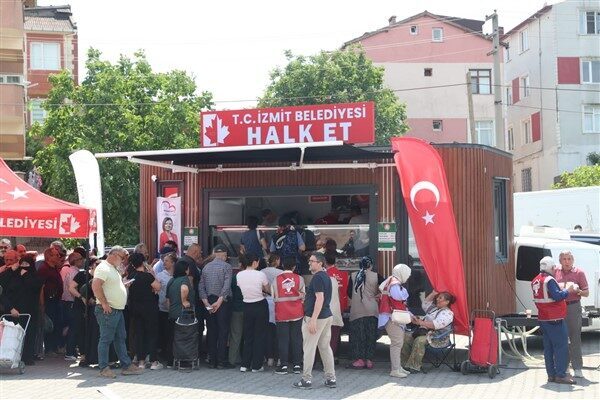 İzmit Belediyesinin dar gelirli vatandaşlar için hayata geçirdiği Halk Et