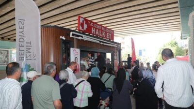 Halk Et mobil aracı Körfez ilçesinde vatandaşlarla buluştu. İzmit Belediye