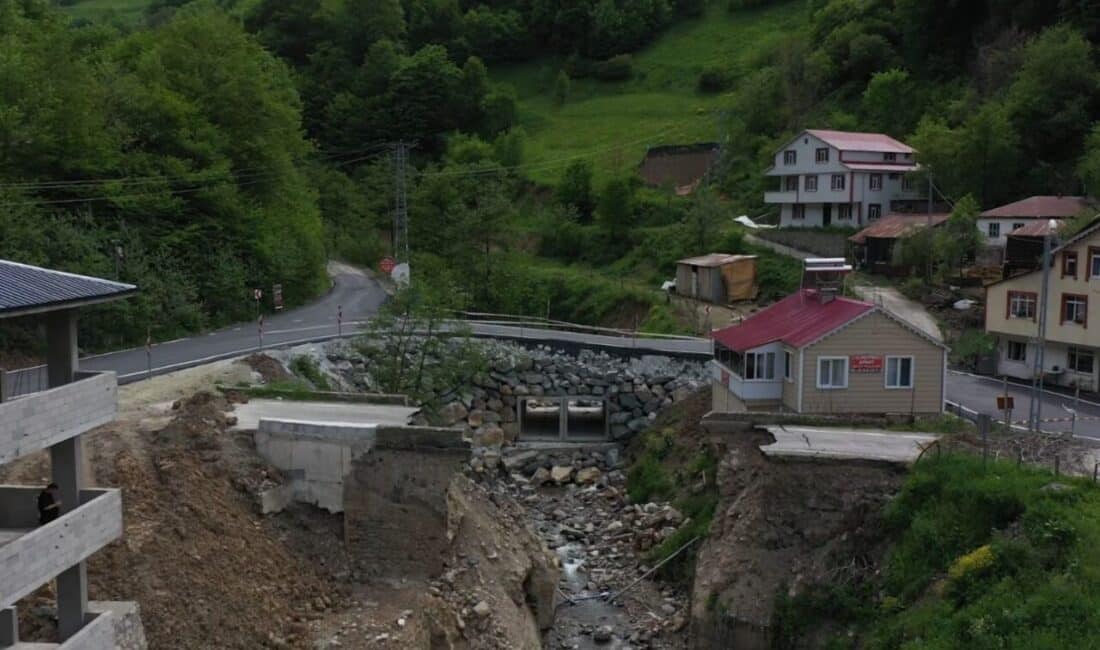 Trabzon’un Maçka ilçesinde Dikkaya ile Hamsiköy mahallelerini birbirine bağlayan tarihi