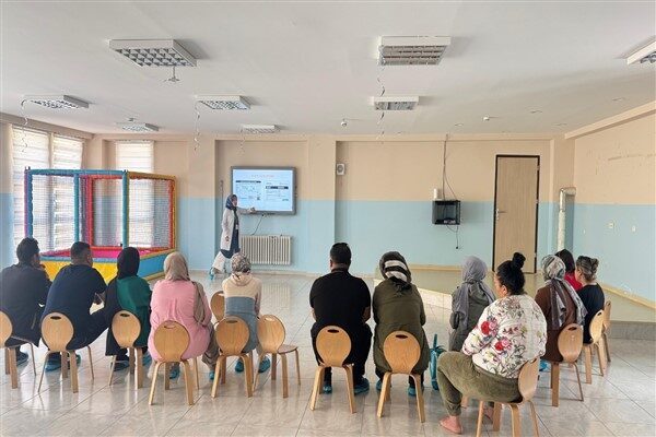 Hasankeyf'te aşı bilincini artırmak amacıyla Merkez Aile Sağlığı Merkezi ve