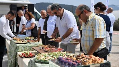 Antalya'da düzenlenen etkinlikte, belediye başkanları, şefler, yazarlar ve halk bir
