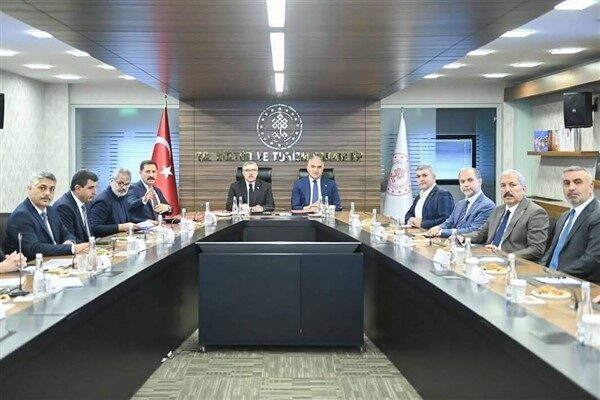 Hatay Valisi Mustafa Masatlı, AK Parti Genel Başkan Yardımcısı Hüseyin