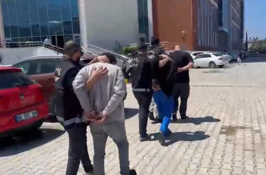 Hatay Emniyet Müdürlüğü ekipleri, aranan şahısların yakalanmasına yönelik çalışmalar kapsamında