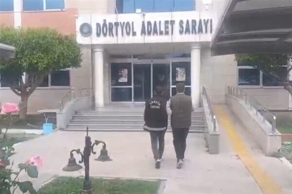 Hatay Emniyet Müdürlüğü ekipleri, aranan H.Ü. isimli şahsı Dörtyol ilçesinde