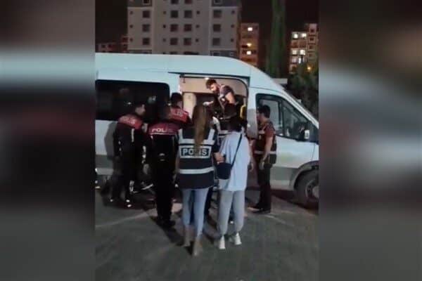 Hatay Emniyet Müdürlüğü tarafından yapılan operasyonda silahlı yağma olayına karışan
