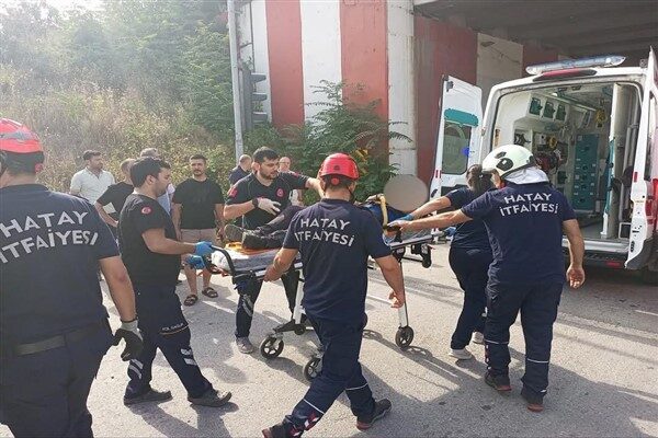 Hatay'ın Dörtyol ilçesine bağlı Ocaklı Mahallesi’nde meydana gelen trafik kazasında