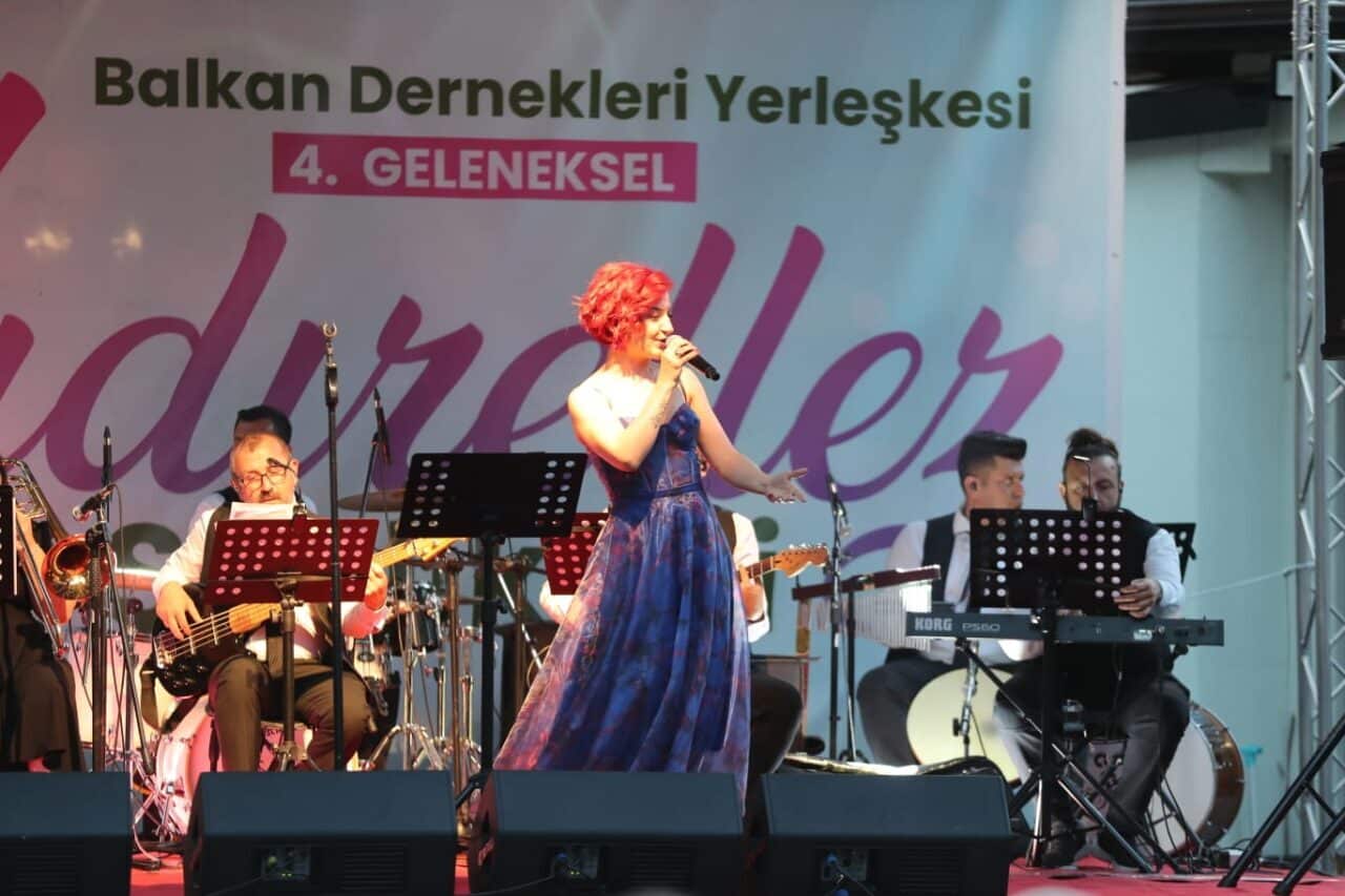 İzmit Belediyesi, Balkan Dernekleri Yerleşkesinde geleneksel Hıdırellez Şenlikleri düzenledi. Programda