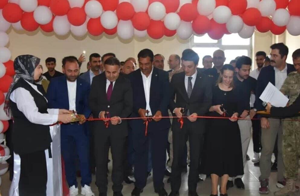 Festival, Horasan Kaymakamlığı ve Horasan Belediyesi iş birliğiyle hayata geçirildi.