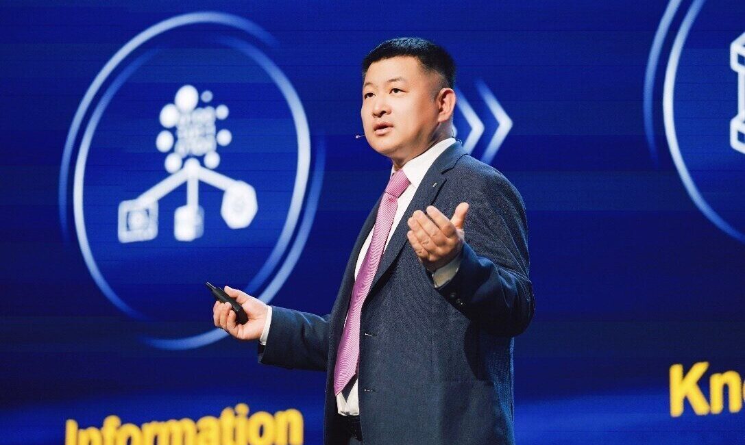 Huawei'nin Veri Depolama & Ürün Hattı Başkanı Peter Zhou, yapay