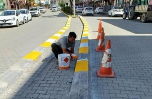 Belediyeden yapılan açıklamada, kent estetiği ve yaya güvenliğini artırmak amacıyla