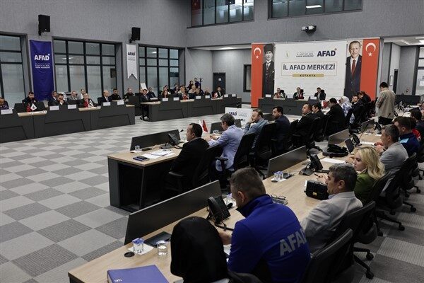 Kütahya'da afet ve acil durum toplantısında, hidro-meteorolojik olaylara karşı alınacak