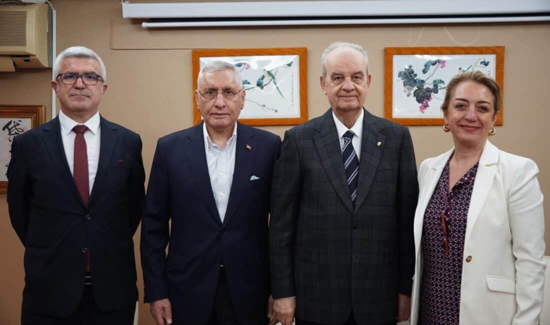 İstanbul'da düzenlenen "İlker Başbuğ'la Lider, Güç ve Strateji" söyleşisinde eski