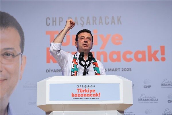İstanbul Büyükşehir Belediye Başkanı Ekrem İmamoğlu, DEM Parti Milletvekili Sırrı