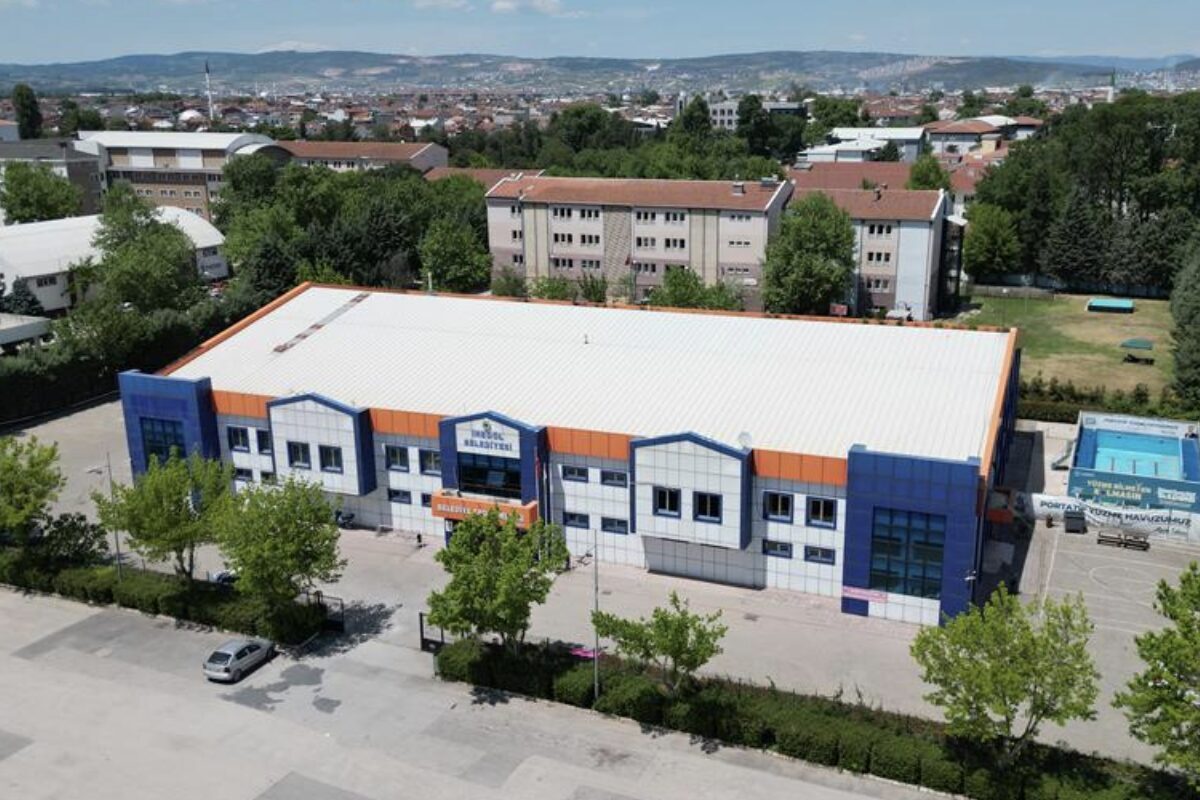 “Hayaline Belediyen ile Koş” sloganıyla düzenlenen kurslar uzman antrenörler eşliğinde,