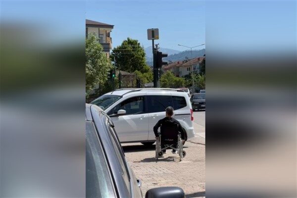 Engelli bireylerin günlük hayatta, özellikle tekerlekli sandalye ve akülü araç