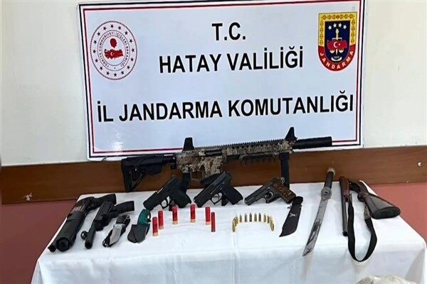 İskenderun'da silah tehdidi oluşturan 6 şüpheliye yönelik düzenlenen operasyonda çok