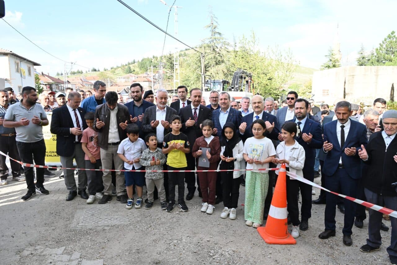 Gönen'e bağlı Senirce köyünde doğalgaz çalışmaları başladı. Vali Abdullah Erin