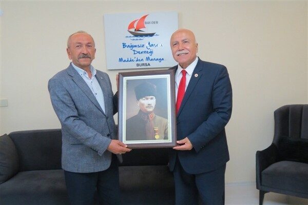Dernek Başkanı Ahmet Aslan ve yönetimiyle bir araya gelen heyet,
