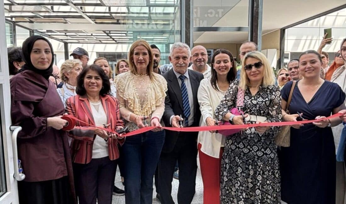 Nikomedia Sanat Galerisi’nde gerçekleşen serginin açılışına İzmit Belediyesi Başkan Yardımcısı
